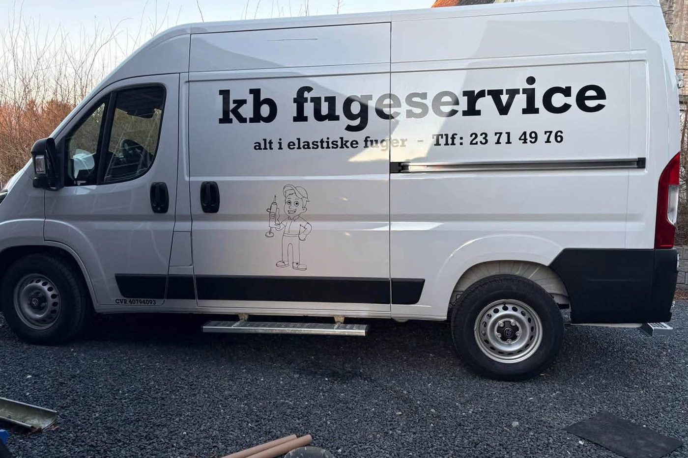 Den nye KB Fugeservice-varevogn med logoet